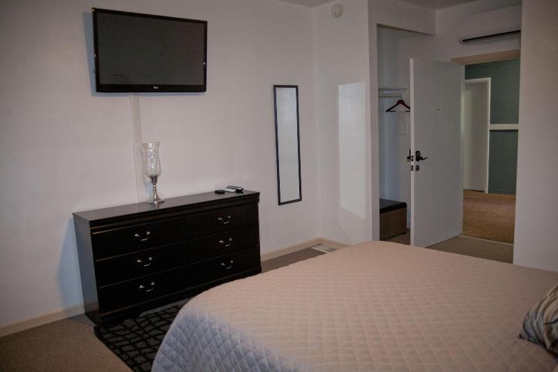 The Green Tree Hotel image