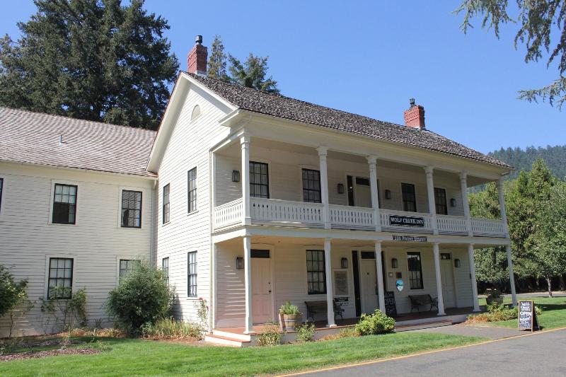 Wolf Creek Inn & Tavern image