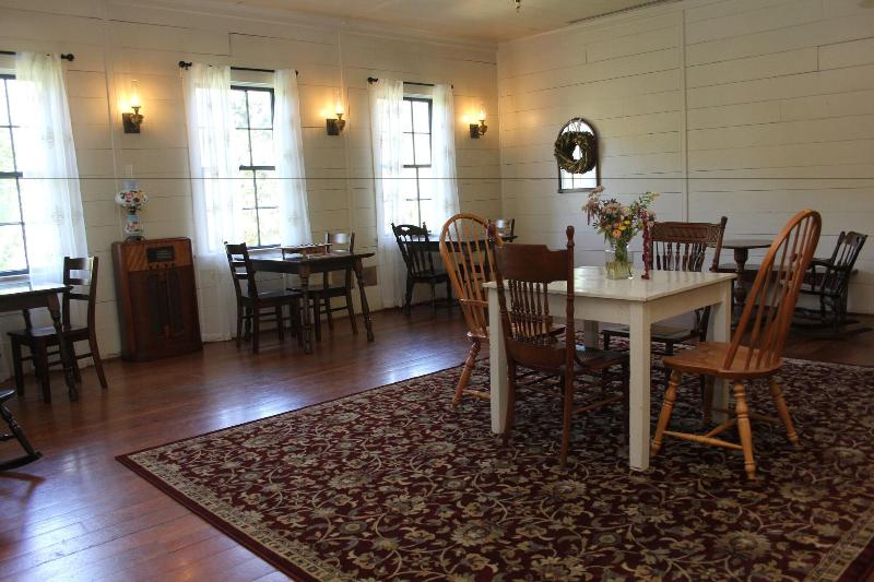Wolf Creek Inn & Tavern image
