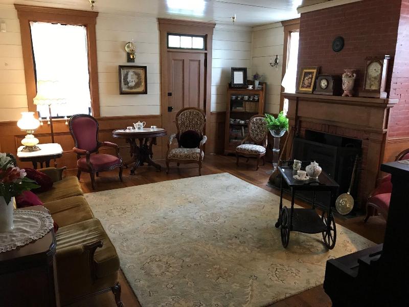 Wolf Creek Inn & Tavern image