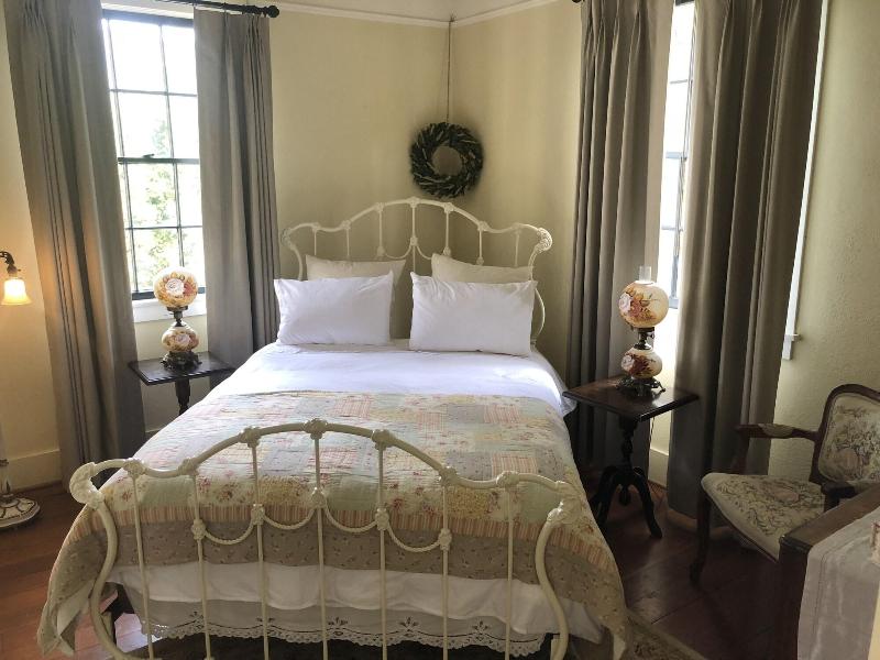 Wolf Creek Inn & Tavern image