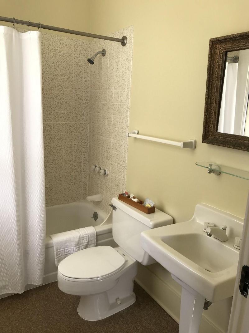 Wolf Creek Inn & Tavern image