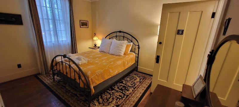 Wolf Creek Inn & Tavern image 10
