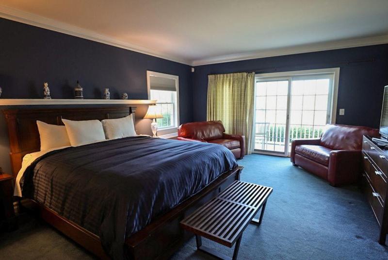 Inn At Taughannock Falls image