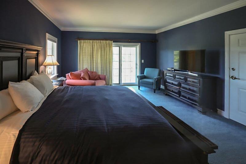 Inn At Taughannock Falls image