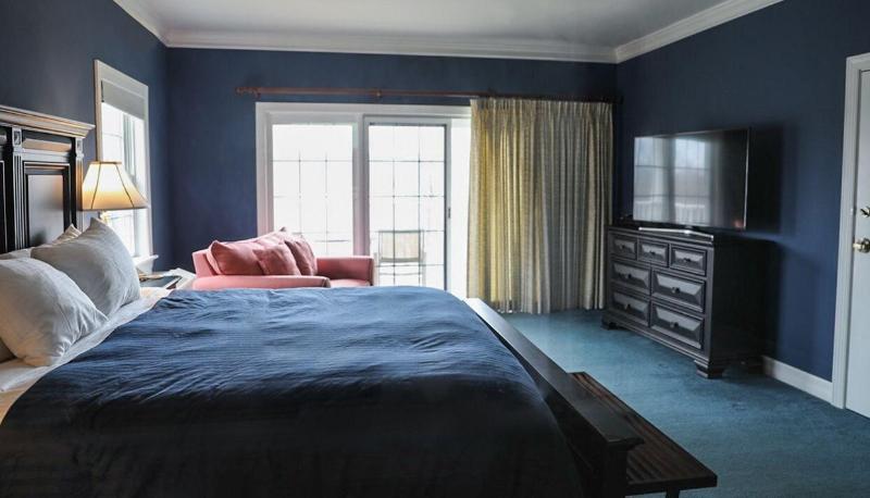 Inn At Taughannock Falls image