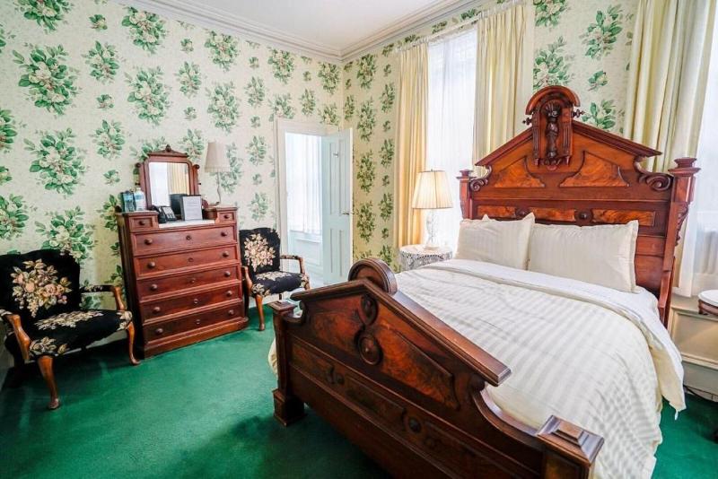 Inn At Taughannock Falls image