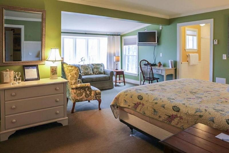 Inn At Taughannock Falls image