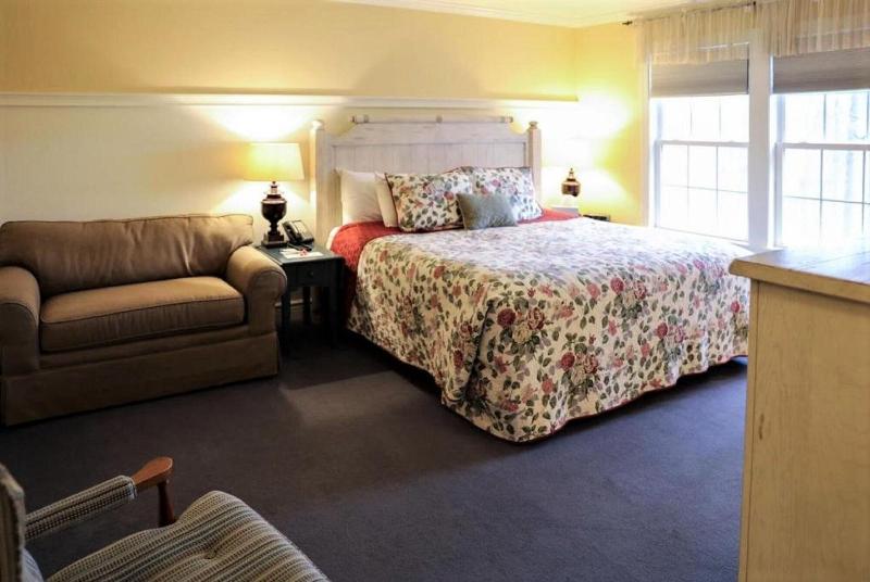 Inn At Taughannock Falls image