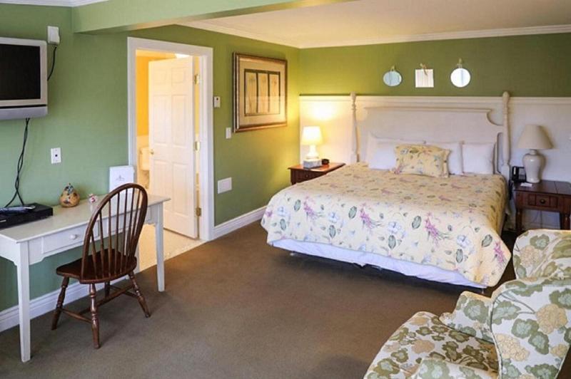 Inn At Taughannock Falls image