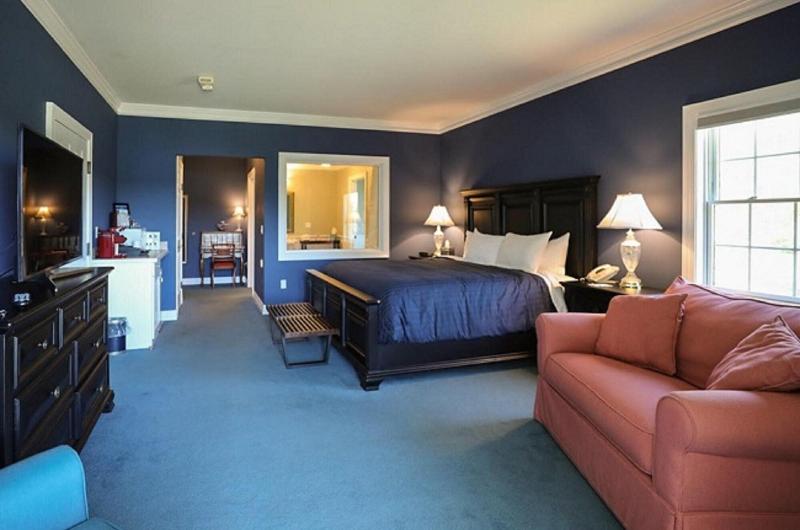 Inn At Taughannock Falls image