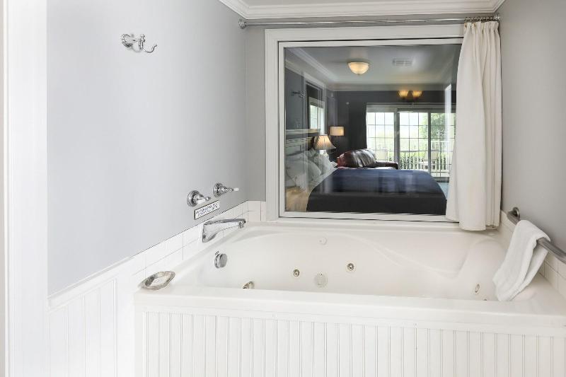 Inn At Taughannock Falls image