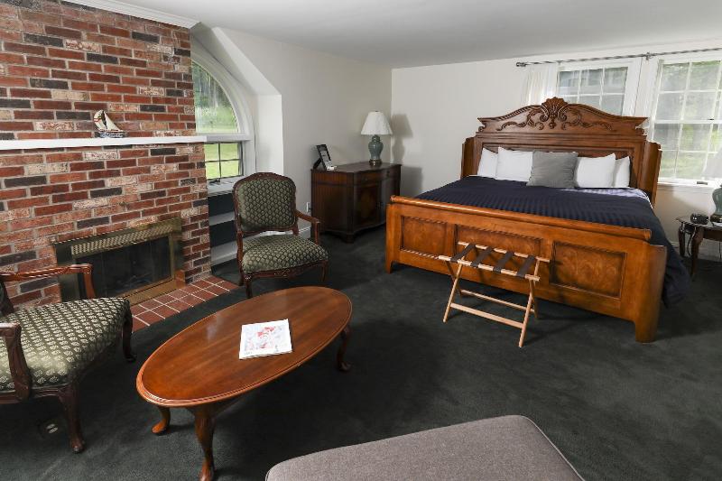 Inn At Taughannock Falls image