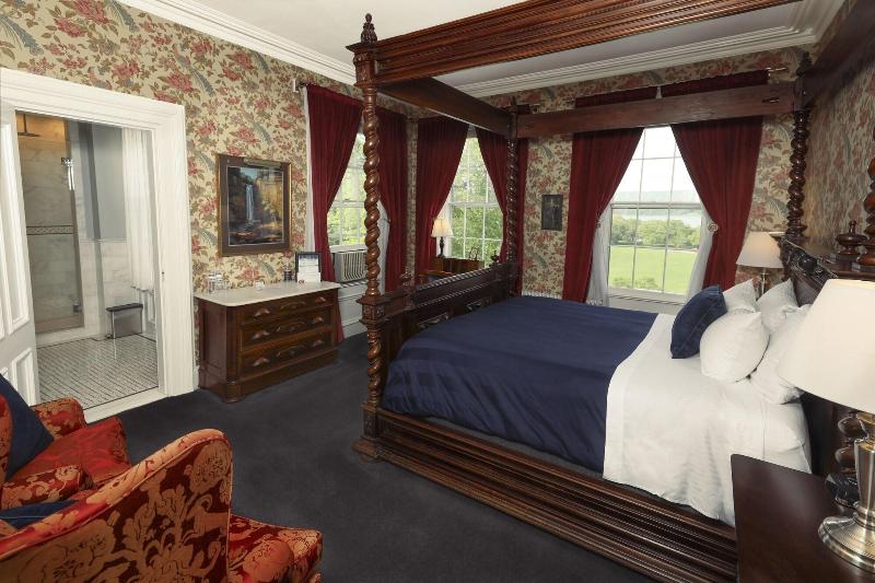 Inn At Taughannock Falls image