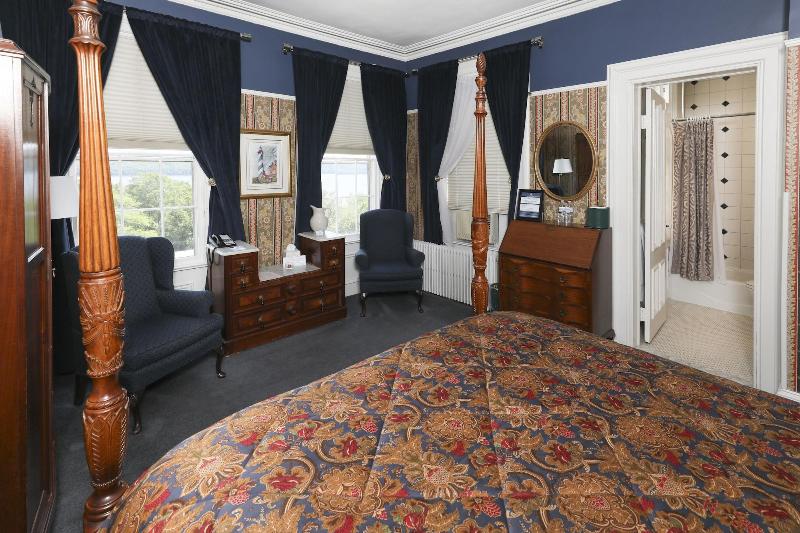 Inn At Taughannock Falls image