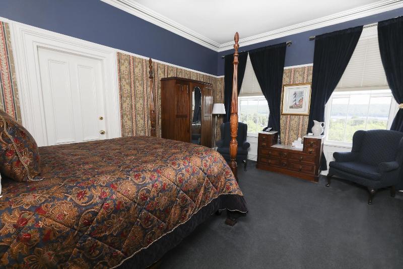 Inn At Taughannock Falls image