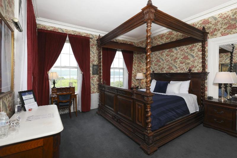 Inn At Taughannock Falls image