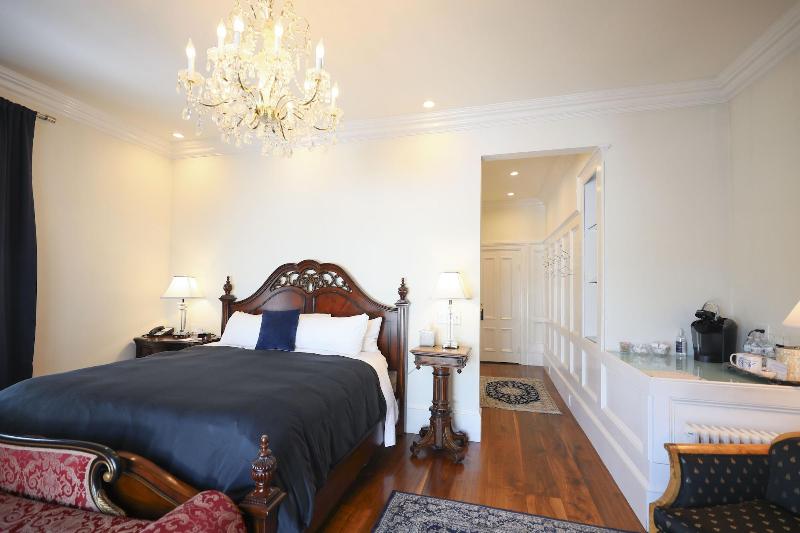 Inn At Taughannock Falls image