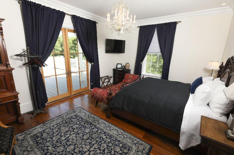 Inn At Taughannock Falls image