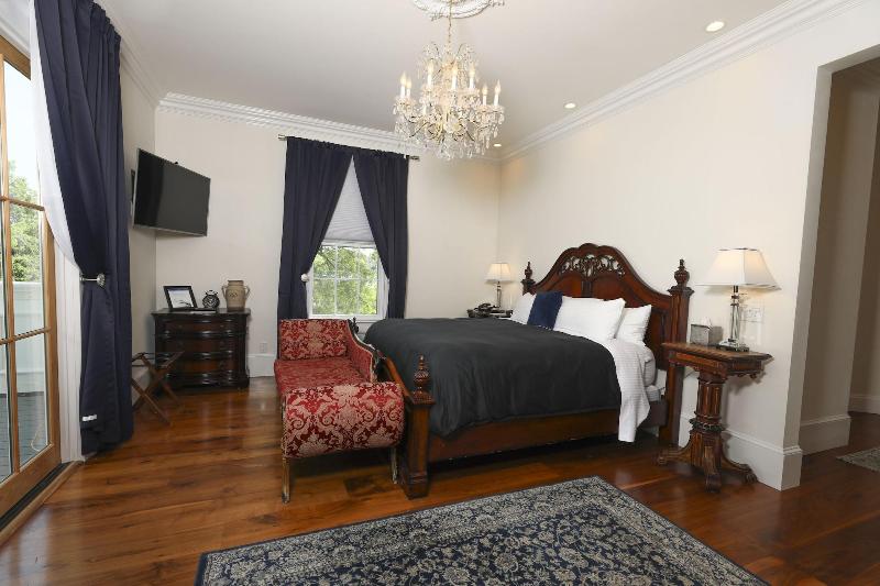 Inn At Taughannock Falls image