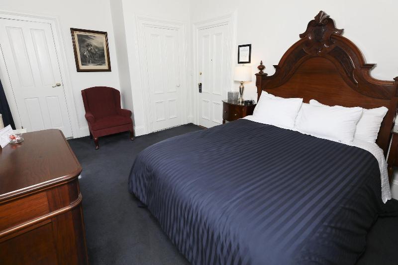Inn At Taughannock Falls image