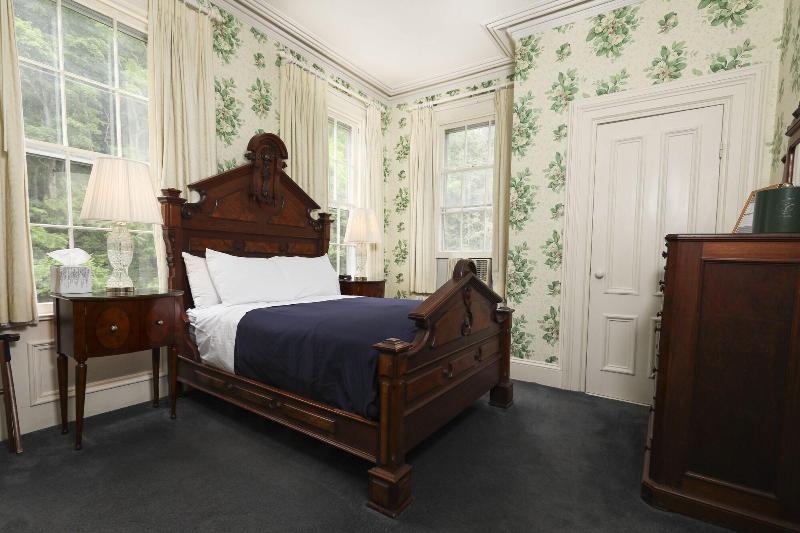 Inn At Taughannock Falls image