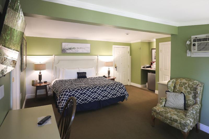 Inn At Taughannock Falls image