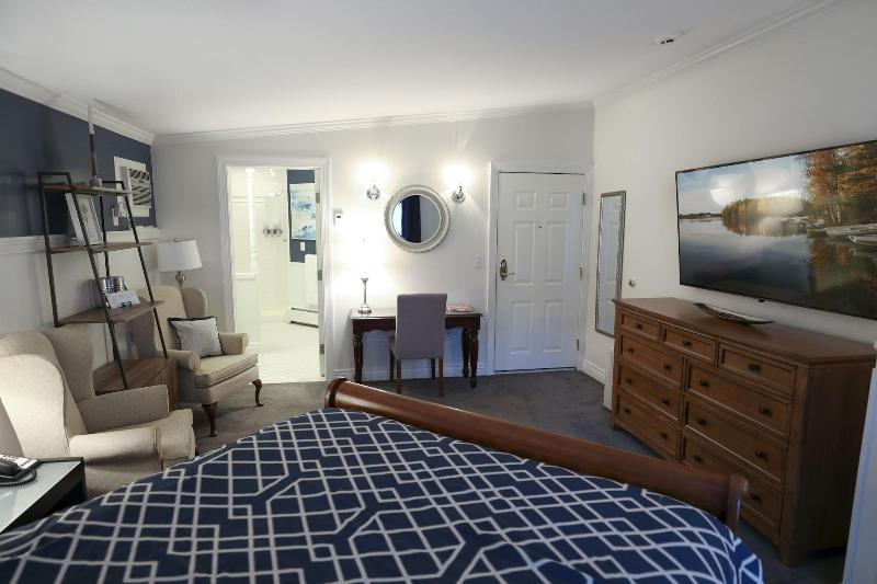 Inn At Taughannock Falls image