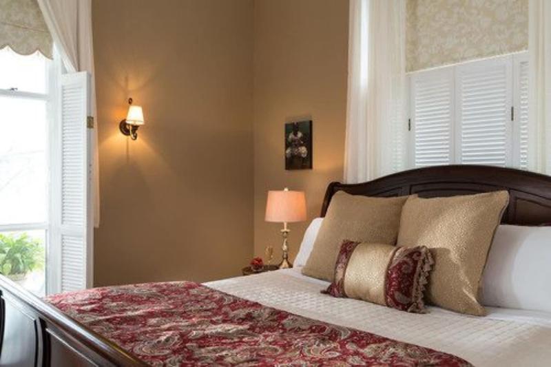 Landmark Inn image
