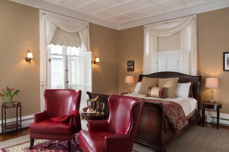 Landmark Inn image