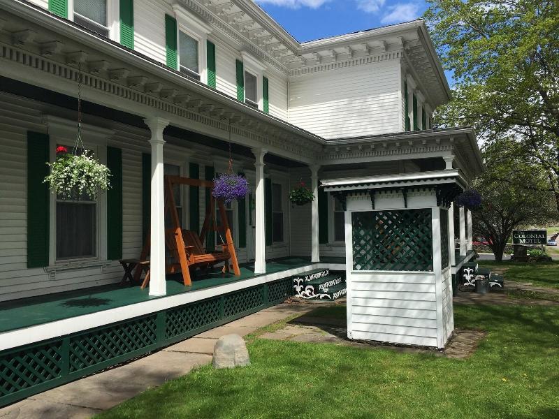 The Colonial Motel image