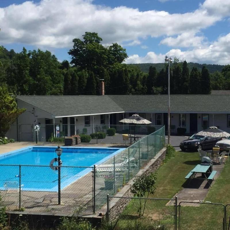 The Colonial Motel image