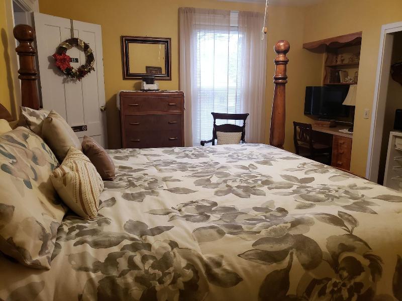 The Colonial Motel image
