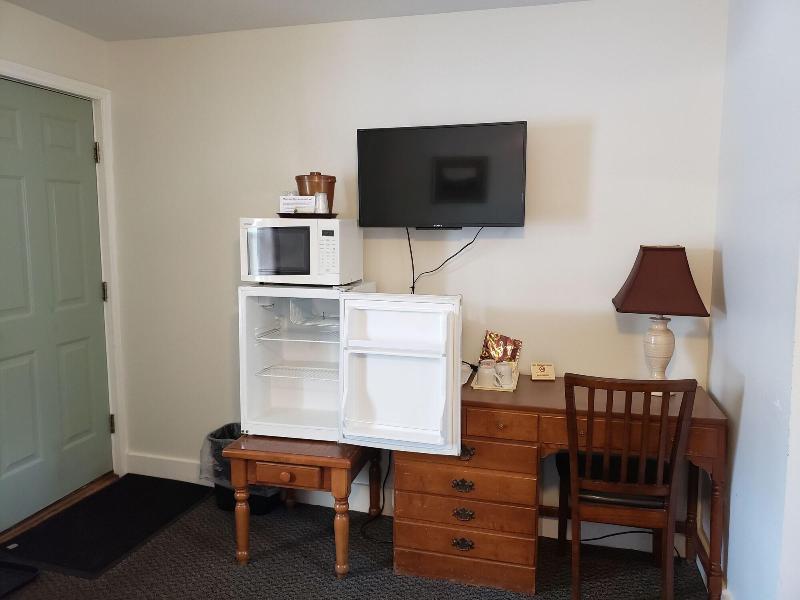 The Colonial Motel image