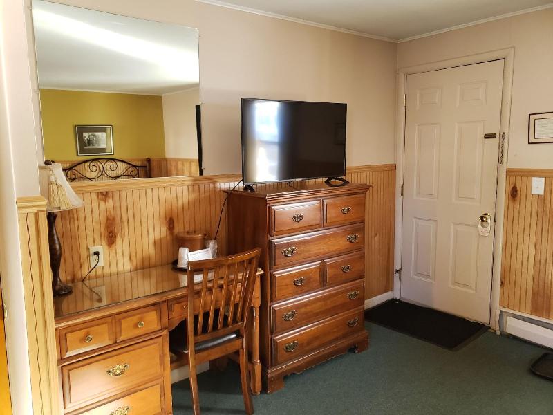 The Colonial Motel image
