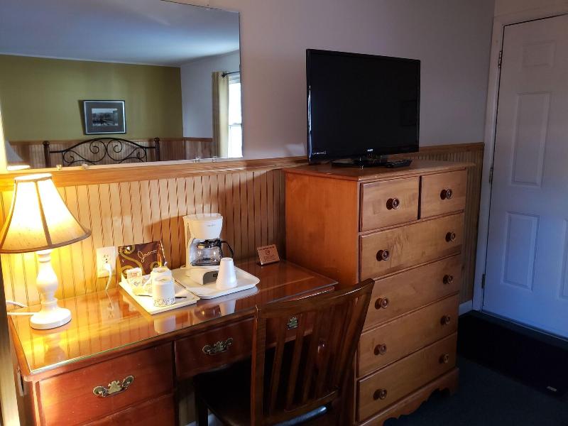 The Colonial Motel image