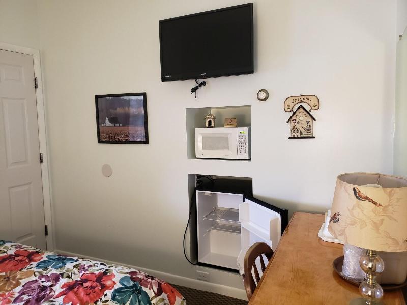 The Colonial Motel image
