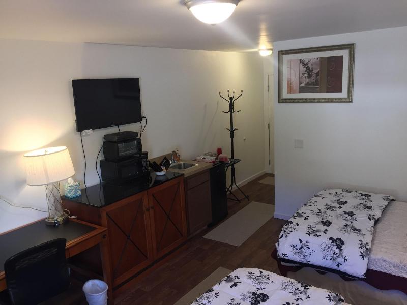 Apple Inn And Suites Cooperstown Area image