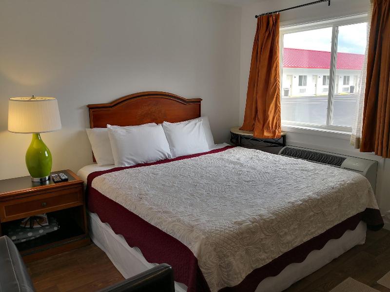 Apple Inn And Suites Cooperstown Area image