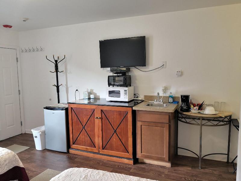 Apple Inn And Suites Cooperstown Area image