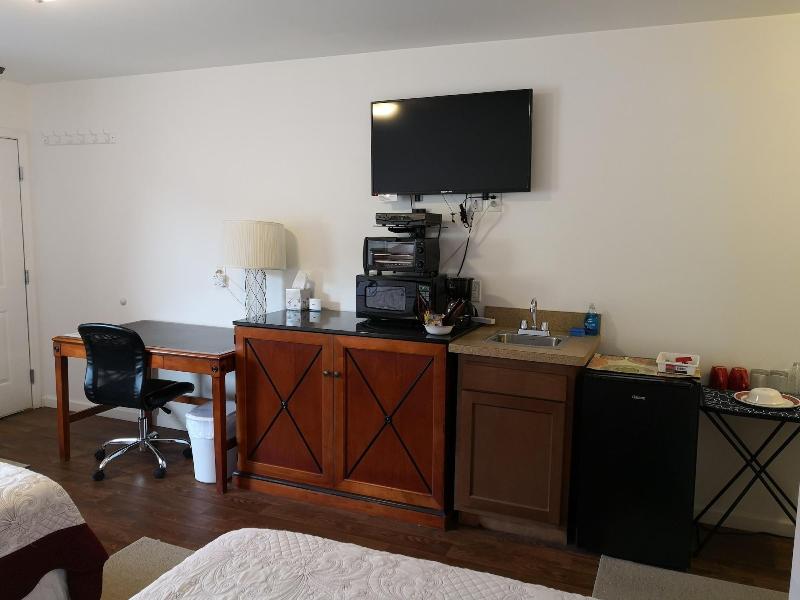 Apple Inn And Suites Cooperstown Area image
