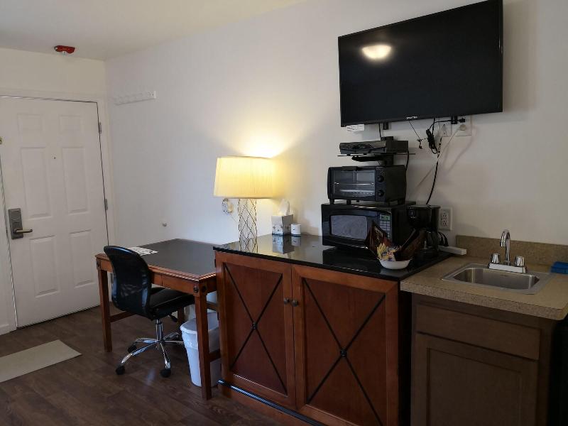 Apple Inn And Suites Cooperstown Area image
