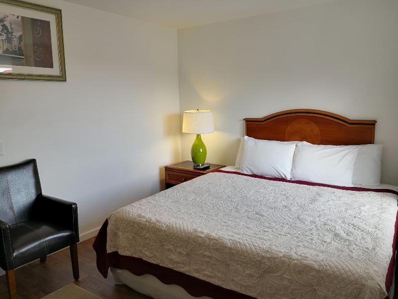 Apple Inn And Suites Cooperstown Area image