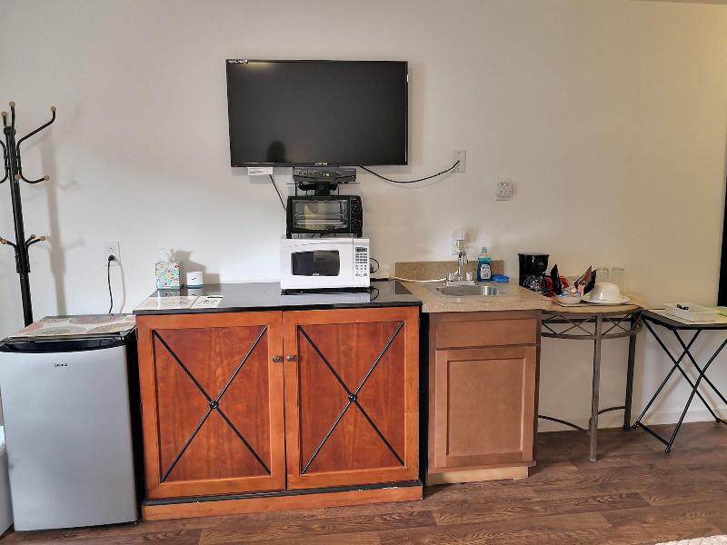 Apple Inn And Suites Cooperstown Area image