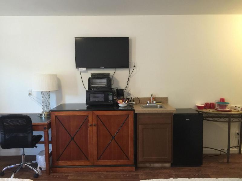 Apple Inn And Suites Cooperstown Area image