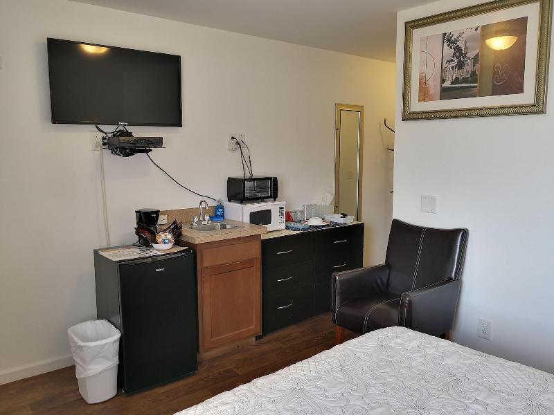 Apple Inn And Suites Cooperstown Area image