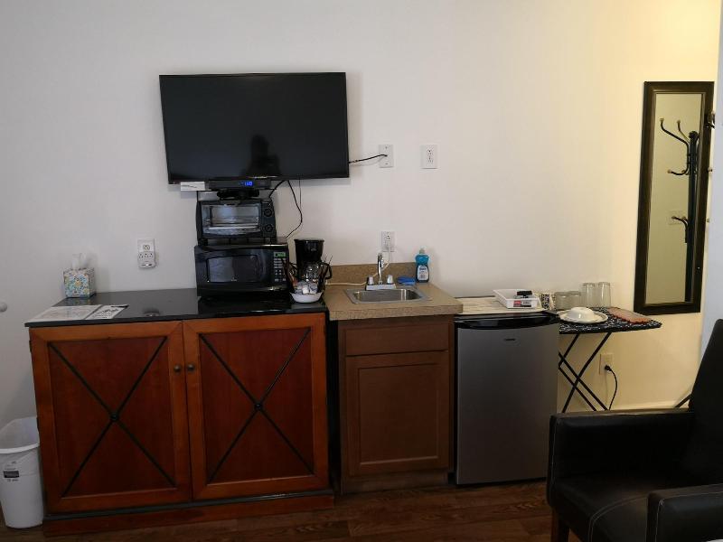 Apple Inn And Suites Cooperstown Area image