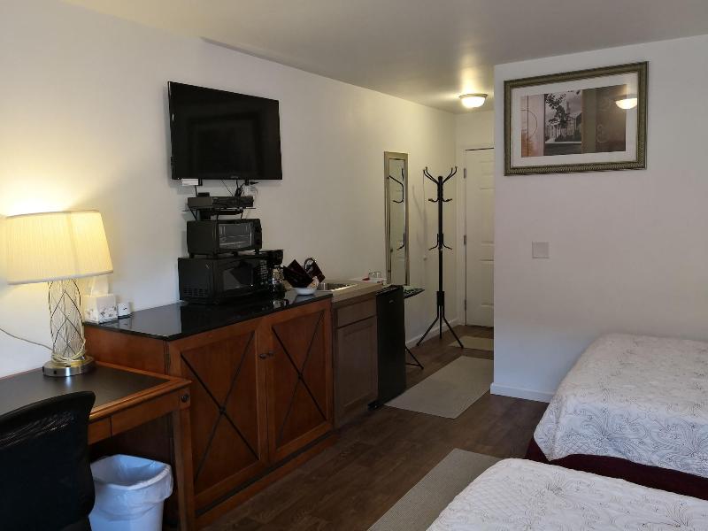 Apple Inn And Suites Cooperstown Area image