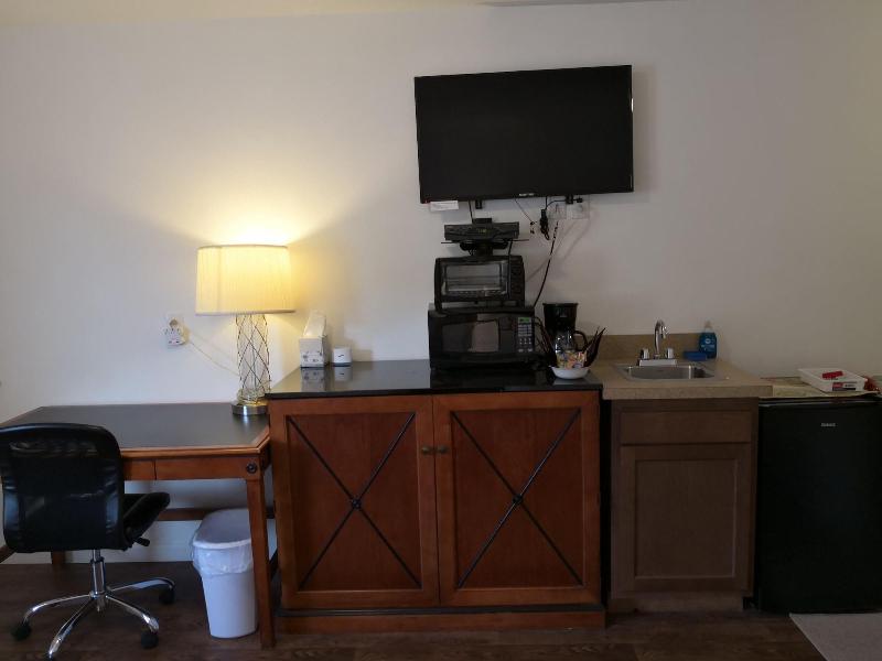 Apple Inn And Suites Cooperstown Area image