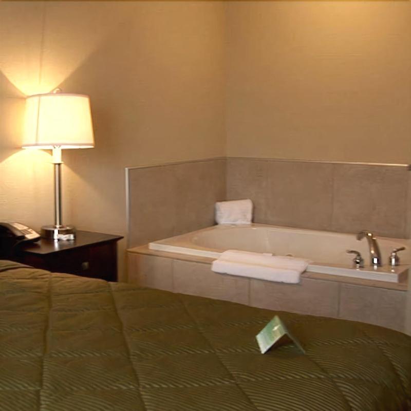 Evansville Inn & Suites by OYO image